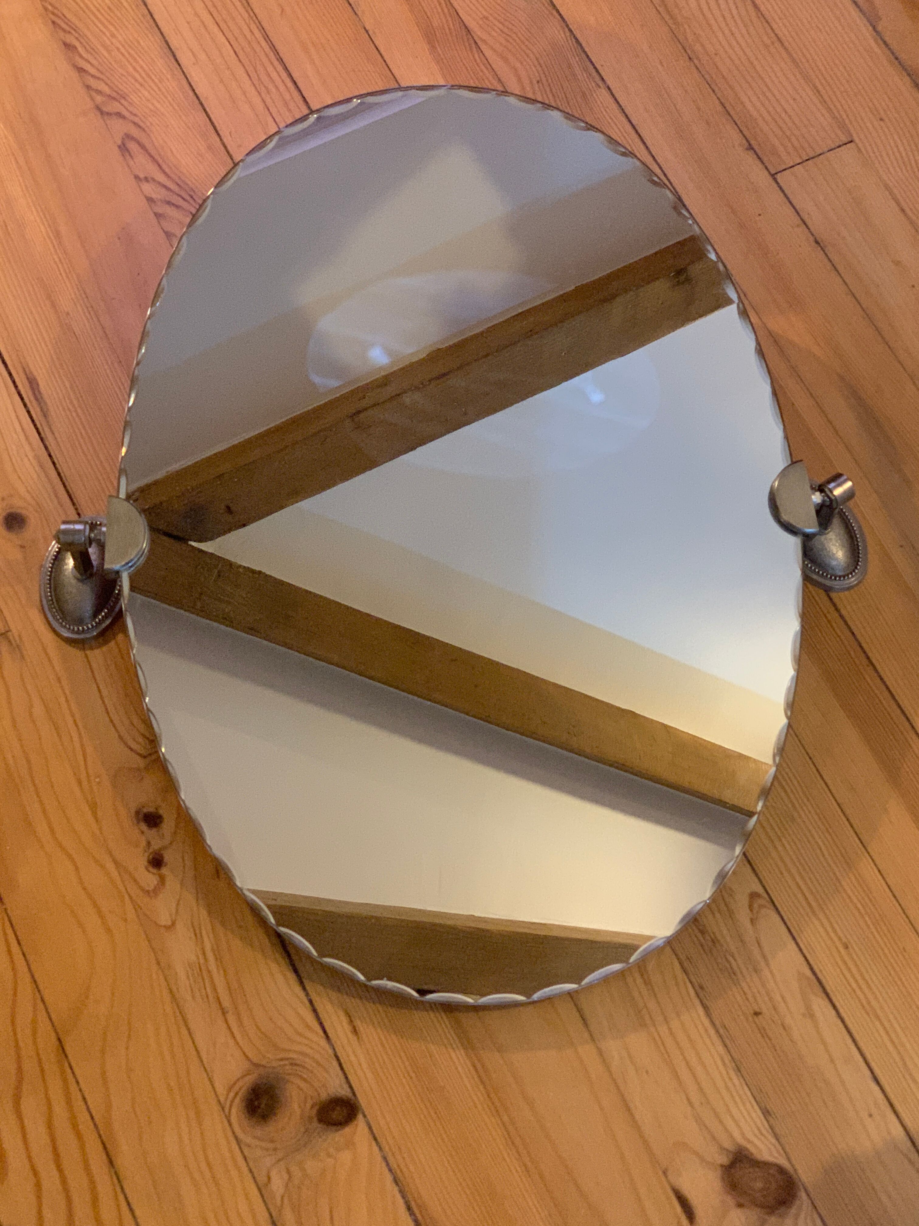 Adjustable oval beveled mirror