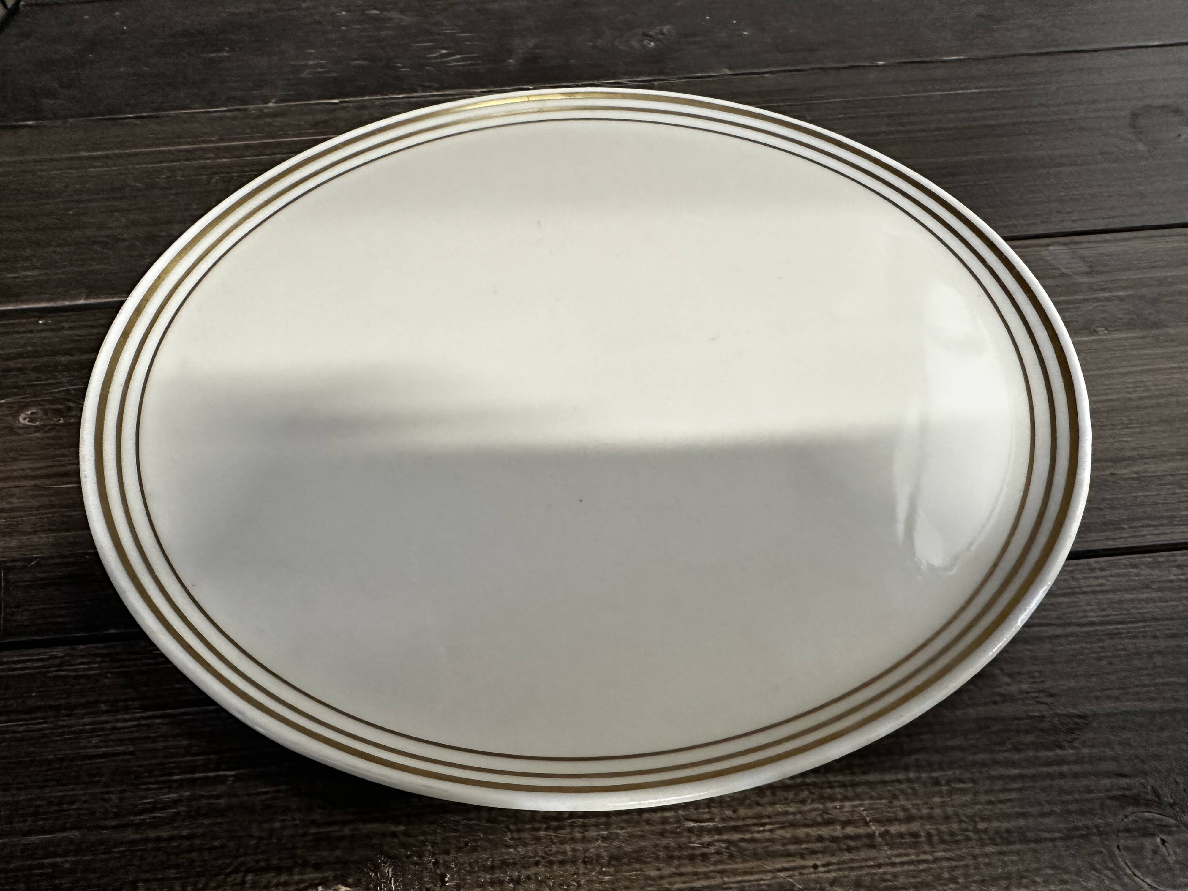 Lanternier & Co Limoges - Art-Deco Round Dish with Gold Trim, Diameter 33 cm