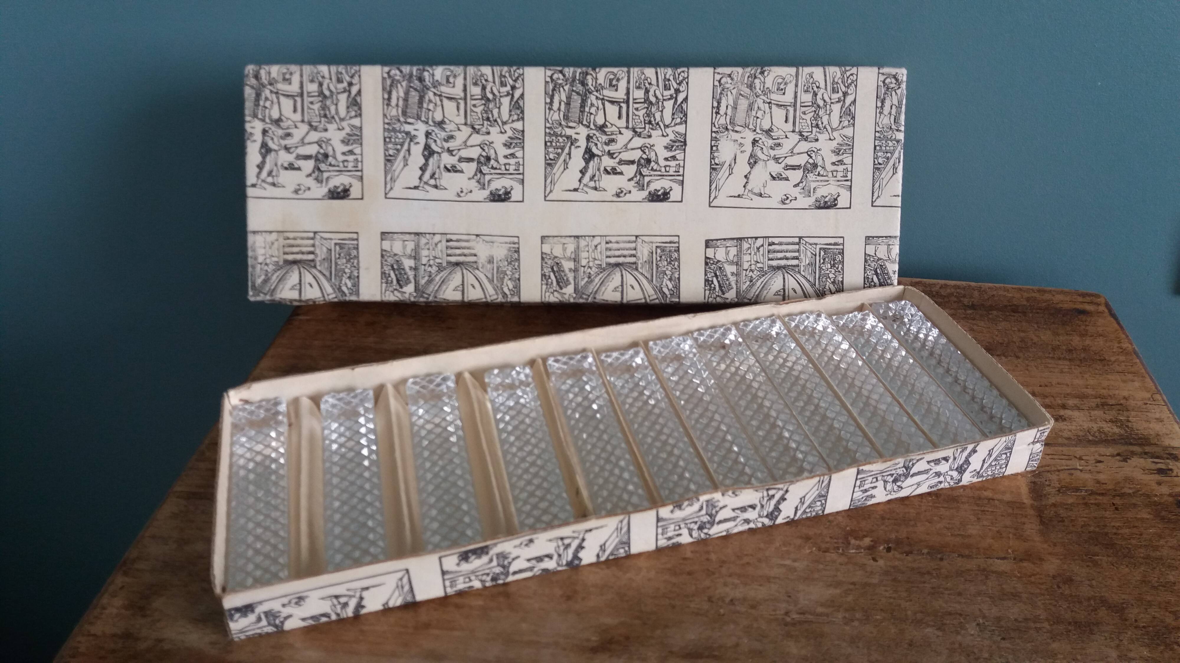 12 crystal knife rests in their box, Hungary, diamond point