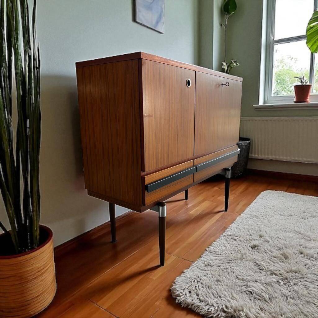 Vintage bar cabinet / mid-height cabinet
