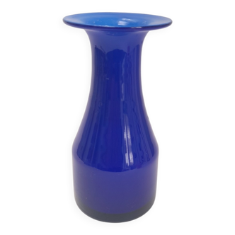 Scandinavian vase in cobalt blue opaline.