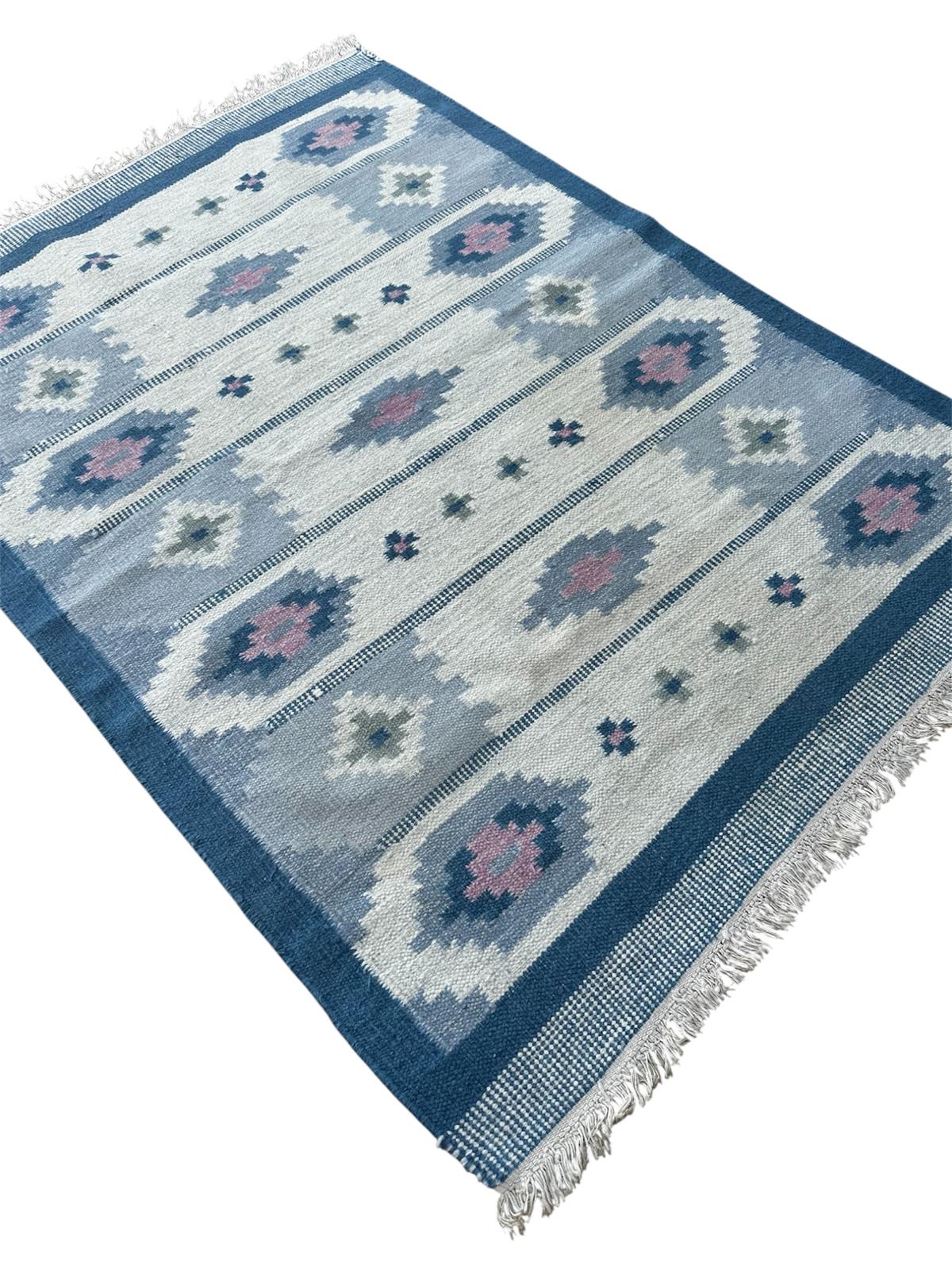 Handmade kilim rug 200cm x 140cm