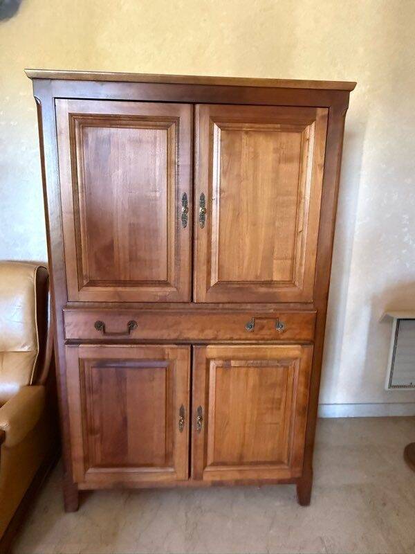 Solid wood TV cabinet