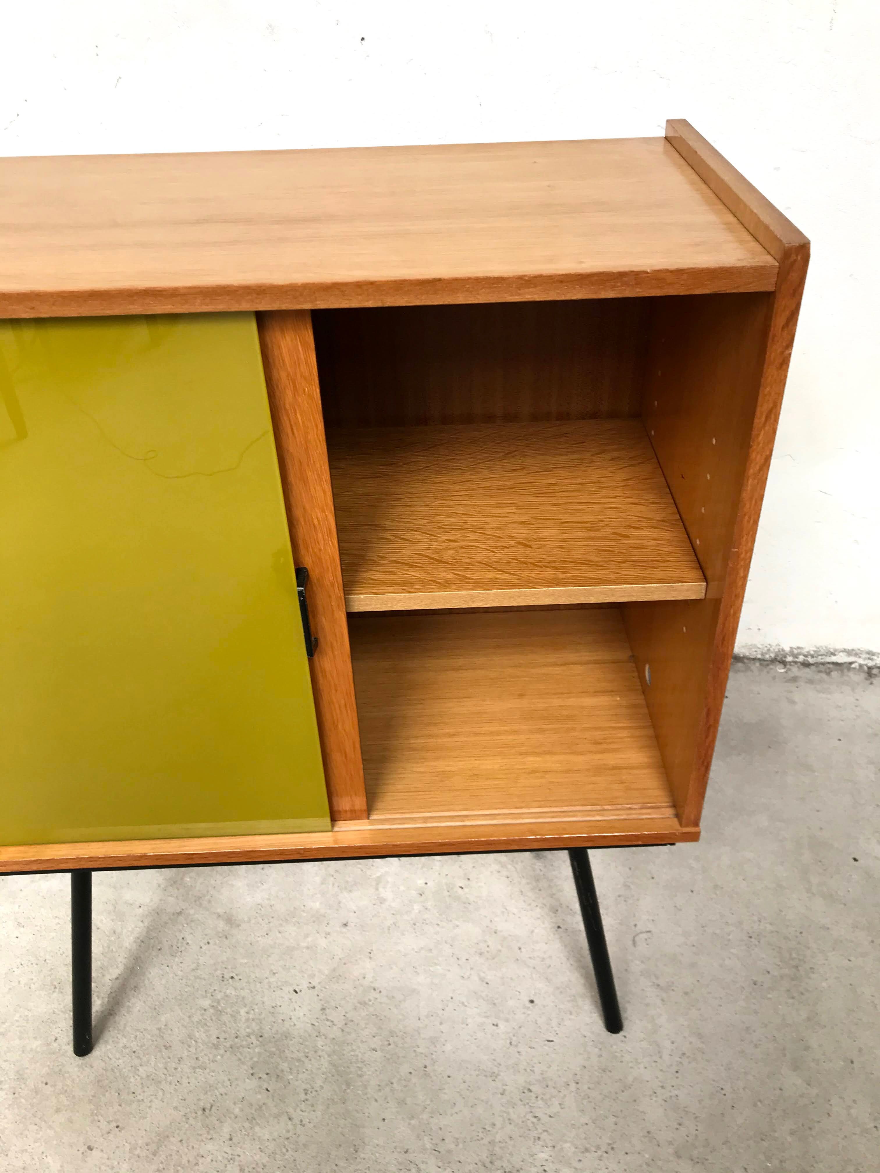 Vitrine petit meuble bois blond vintage années 60