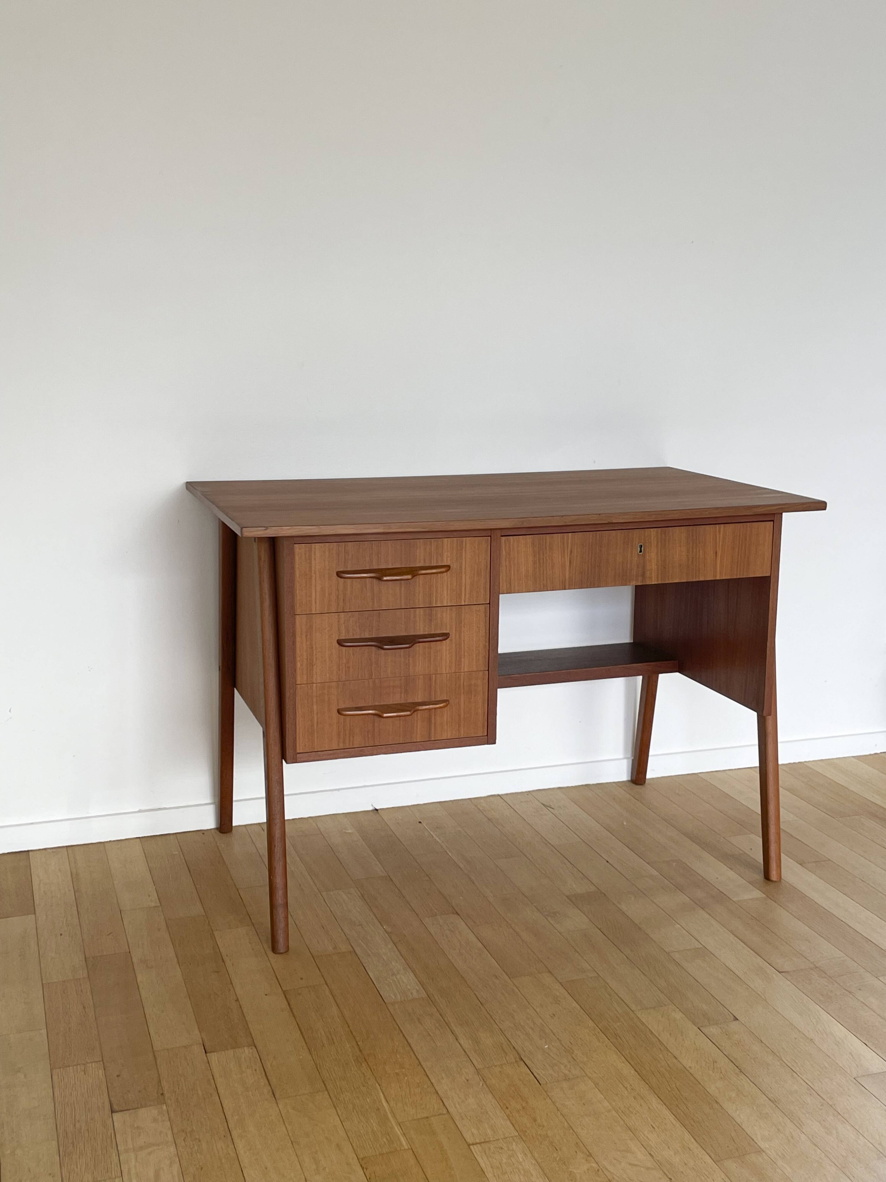 Bureau scandinave en teck 1960