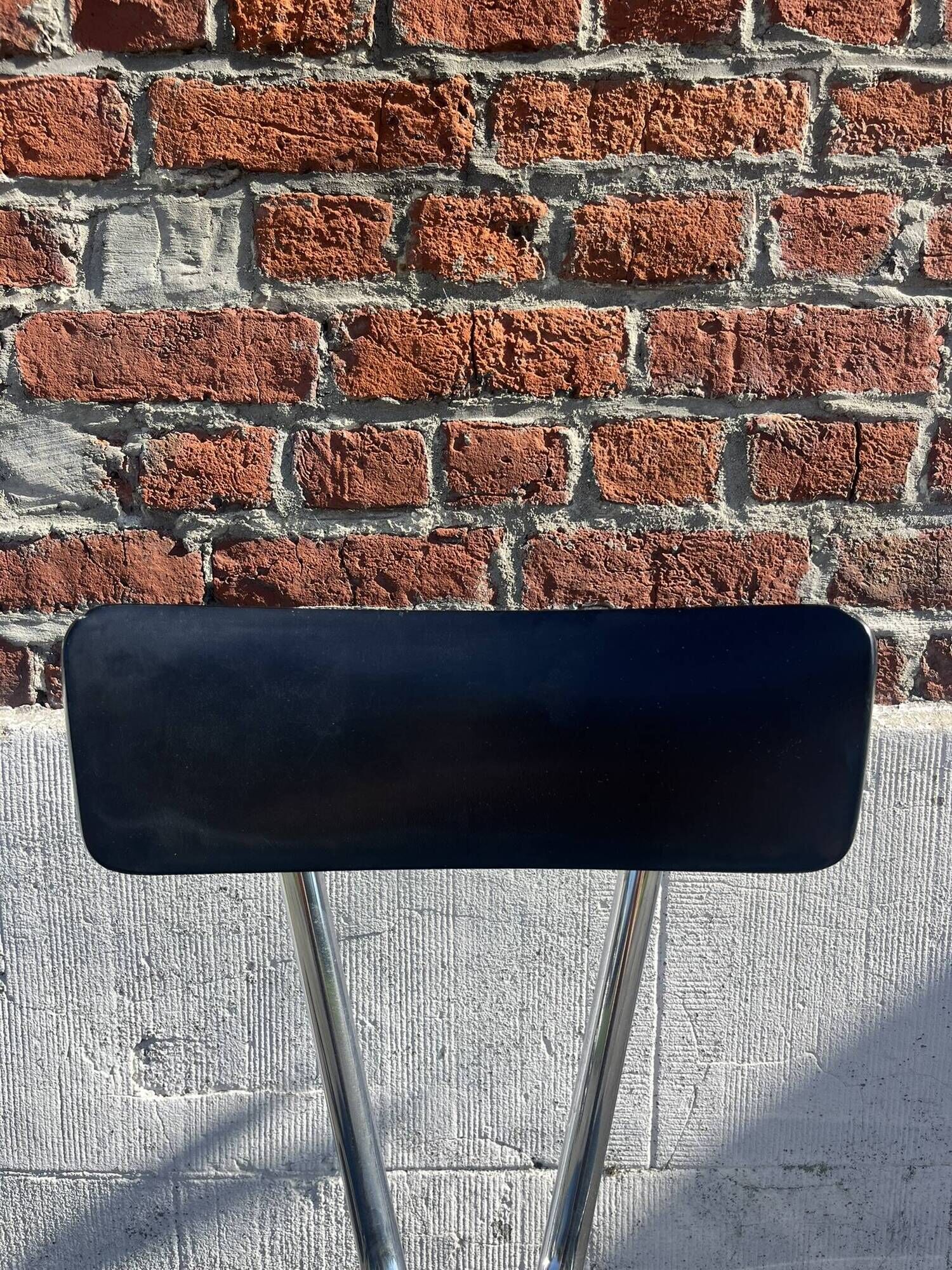 Lot 4 chaises vintage skaï noir et métal chromé