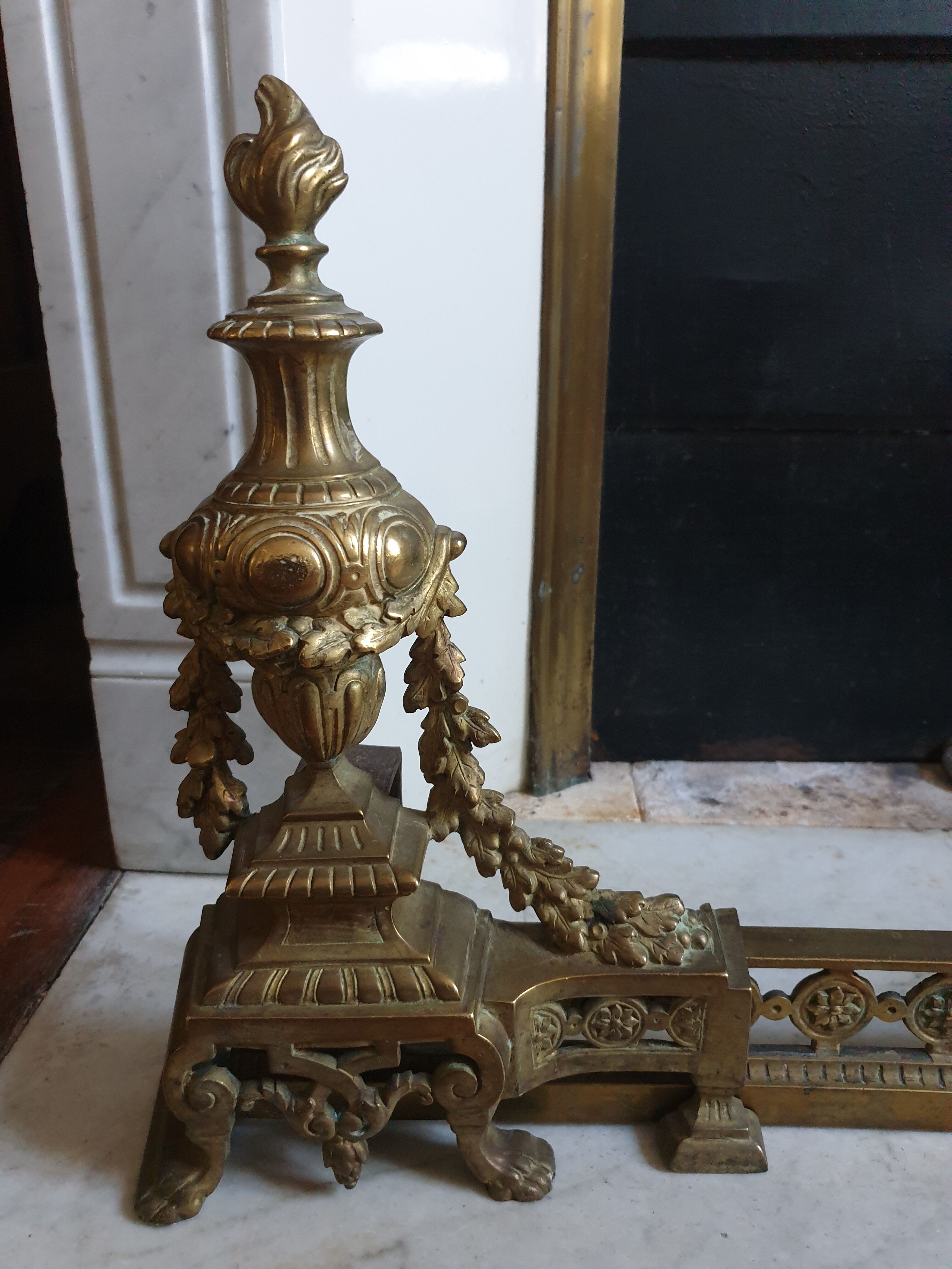 Chenêts and chimney bar in bronze nineteenth century.