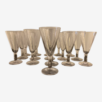 16 modern stemmed glasses