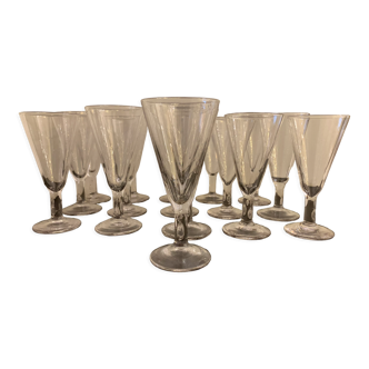 16 modern stemmed glasses