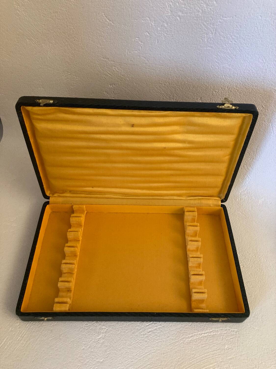 Coffret complet de 12 couteaux de table Inox manches Bakélite viroles Art Déco