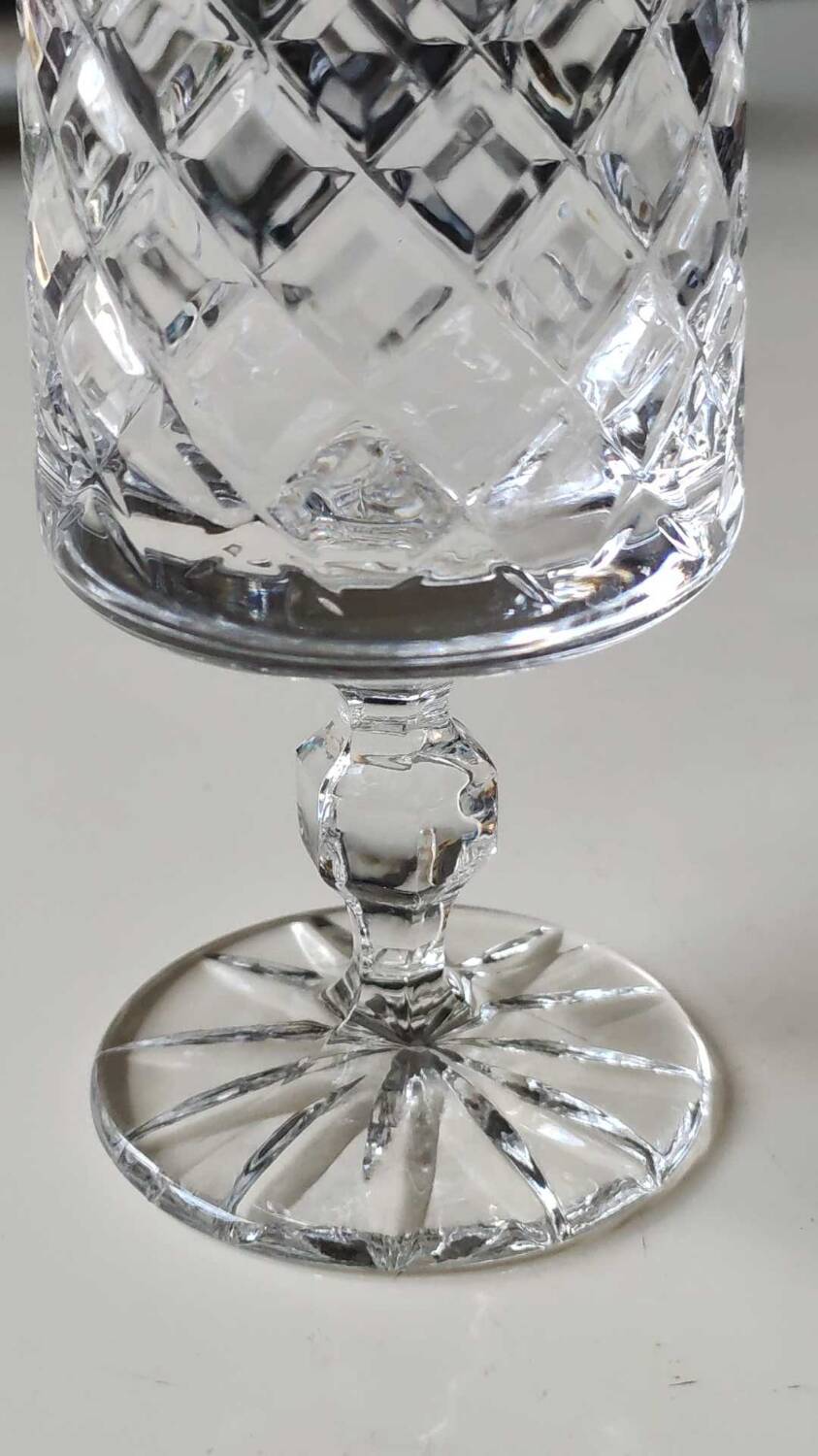 Set 6 champagne flutes, Lorraine crystal. Diamond/crosshair patterns. High 16 cm