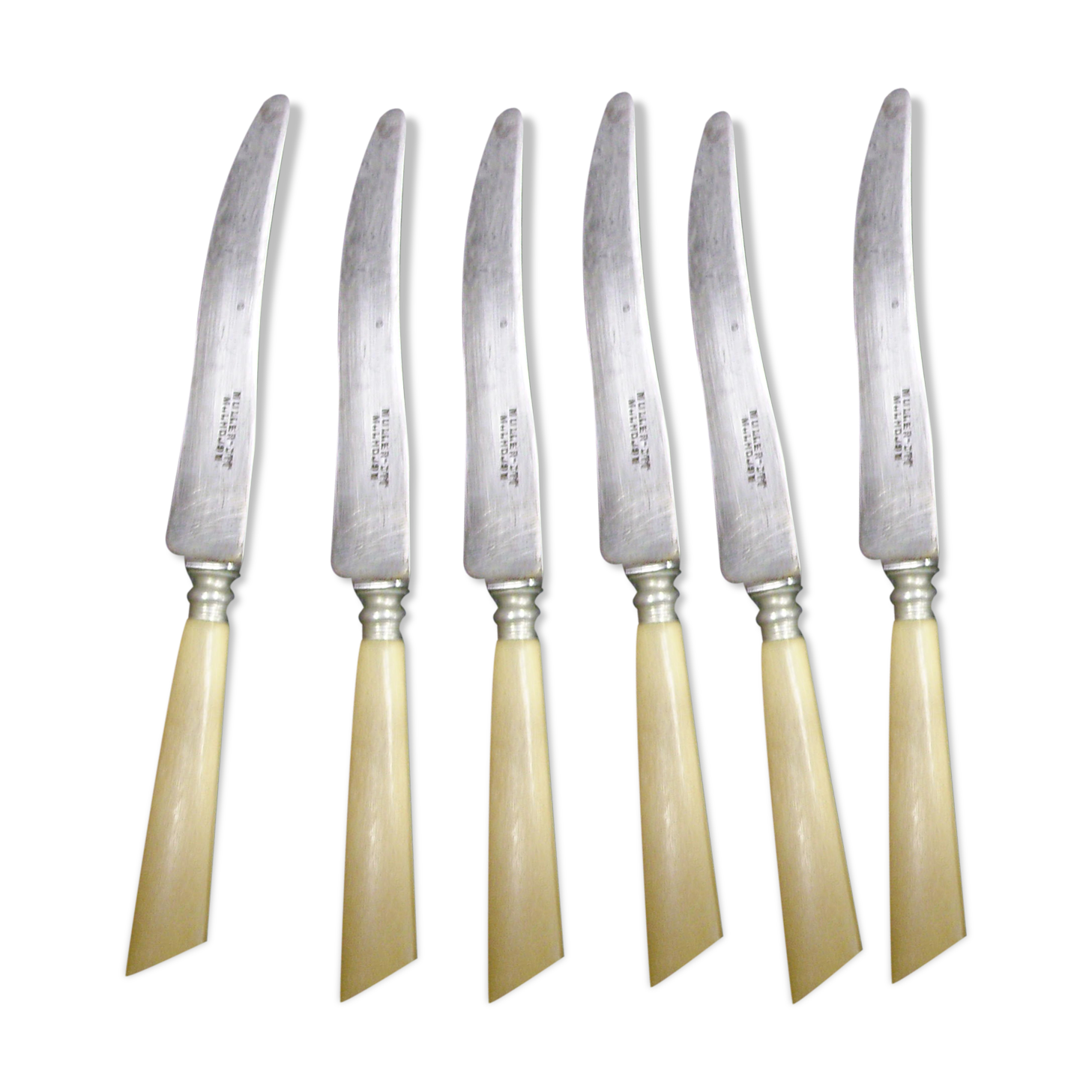 6 Old-handled dessert knives in horn 50s