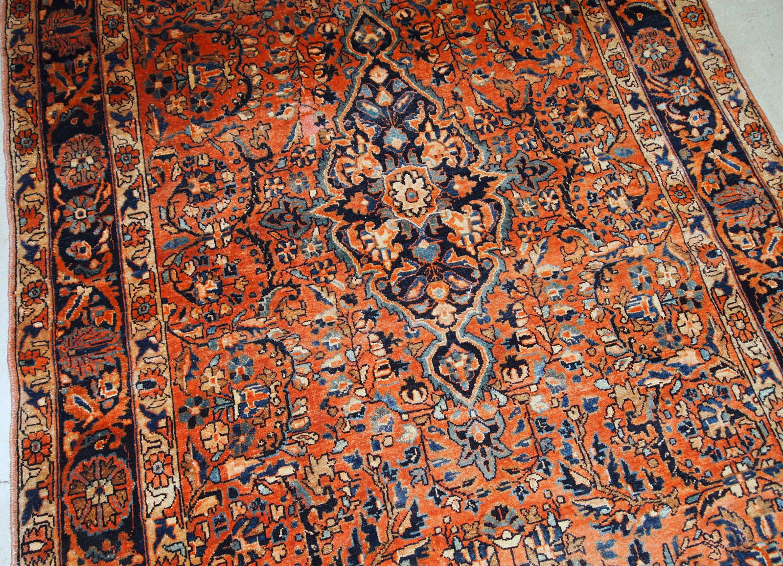 Handmade antique Persian Sarouk rug 4.1' x 6.7' (125cm x 204cm) 1920s