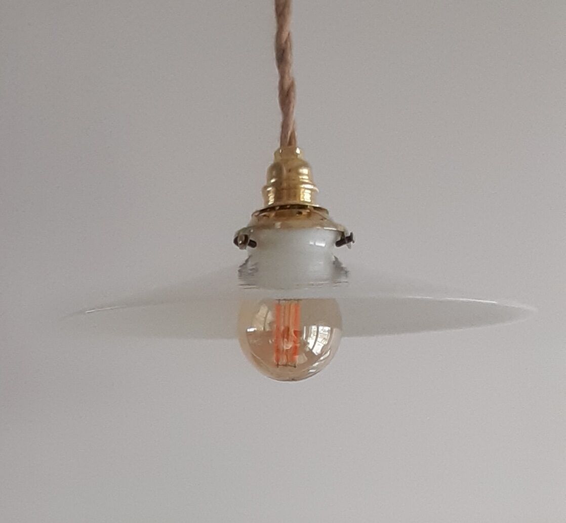 White opaline suspension