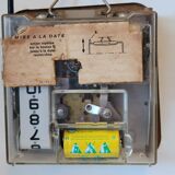 Vintage wall clock in electric smi formica with date