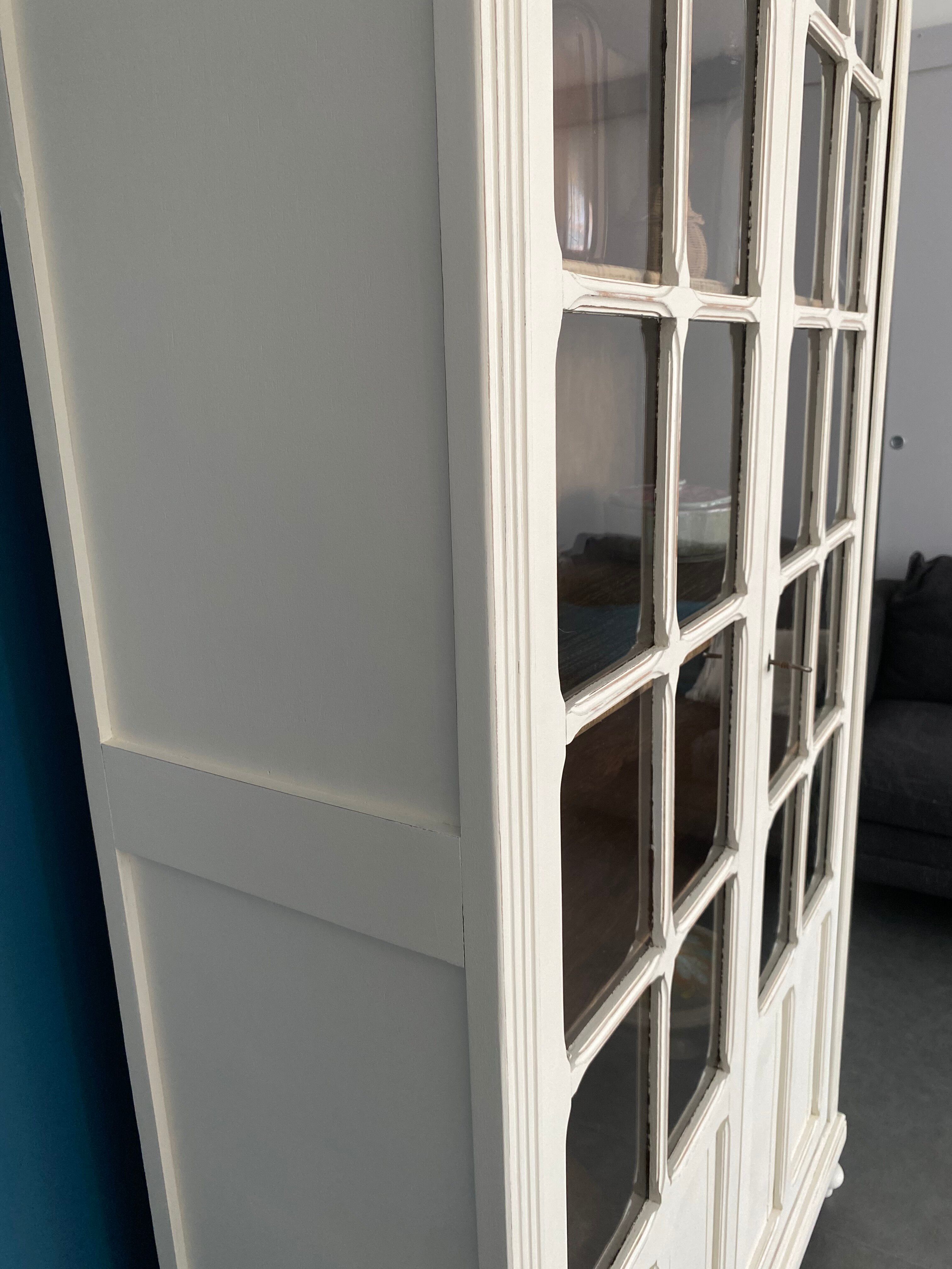 Armoire vitrée parisienne ancienne