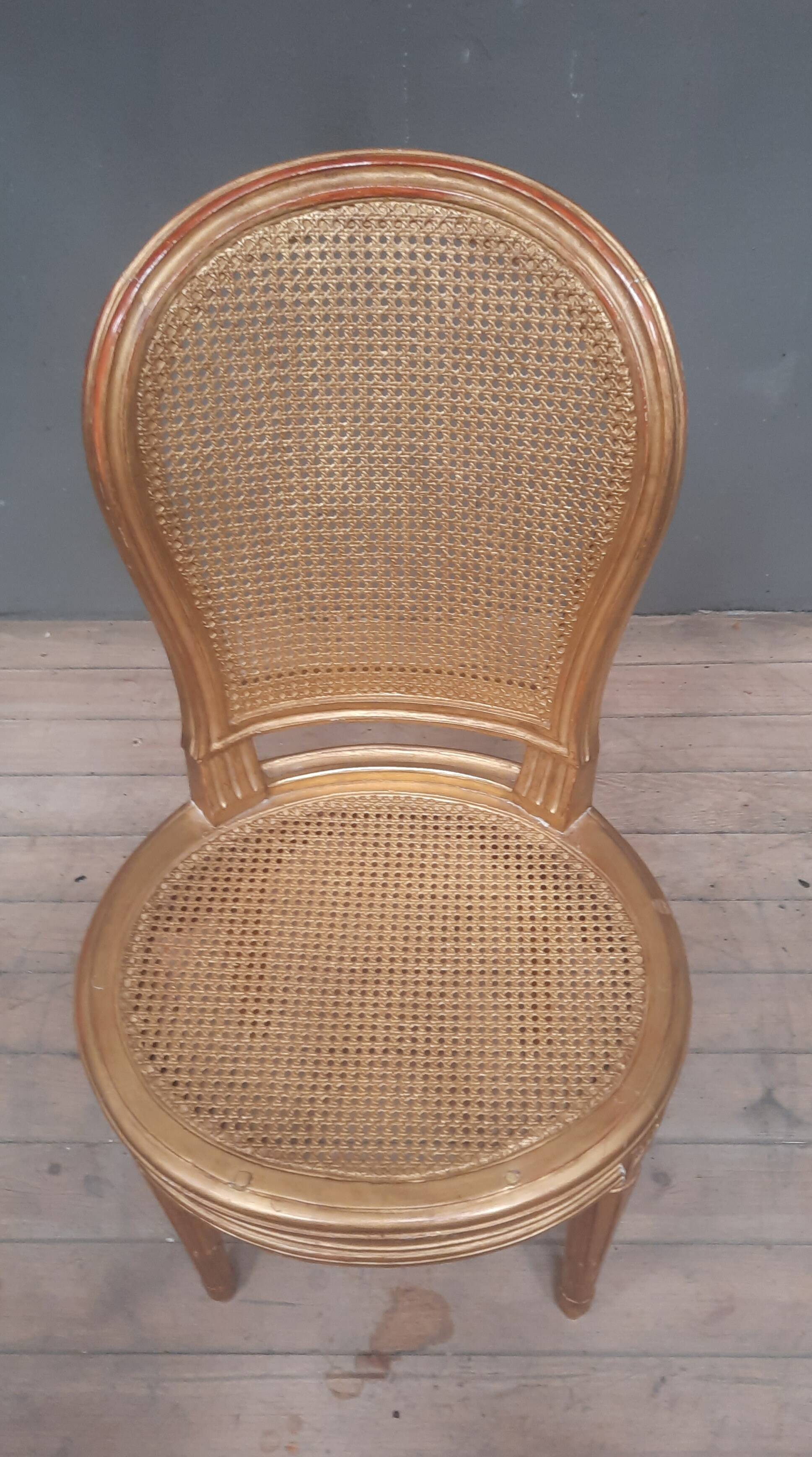 Chaise style Louis XVI en bois doré