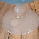 Vase en opaline bleue sur pied – vintage