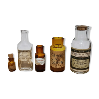 Bouteilles anciennes de pharmacie