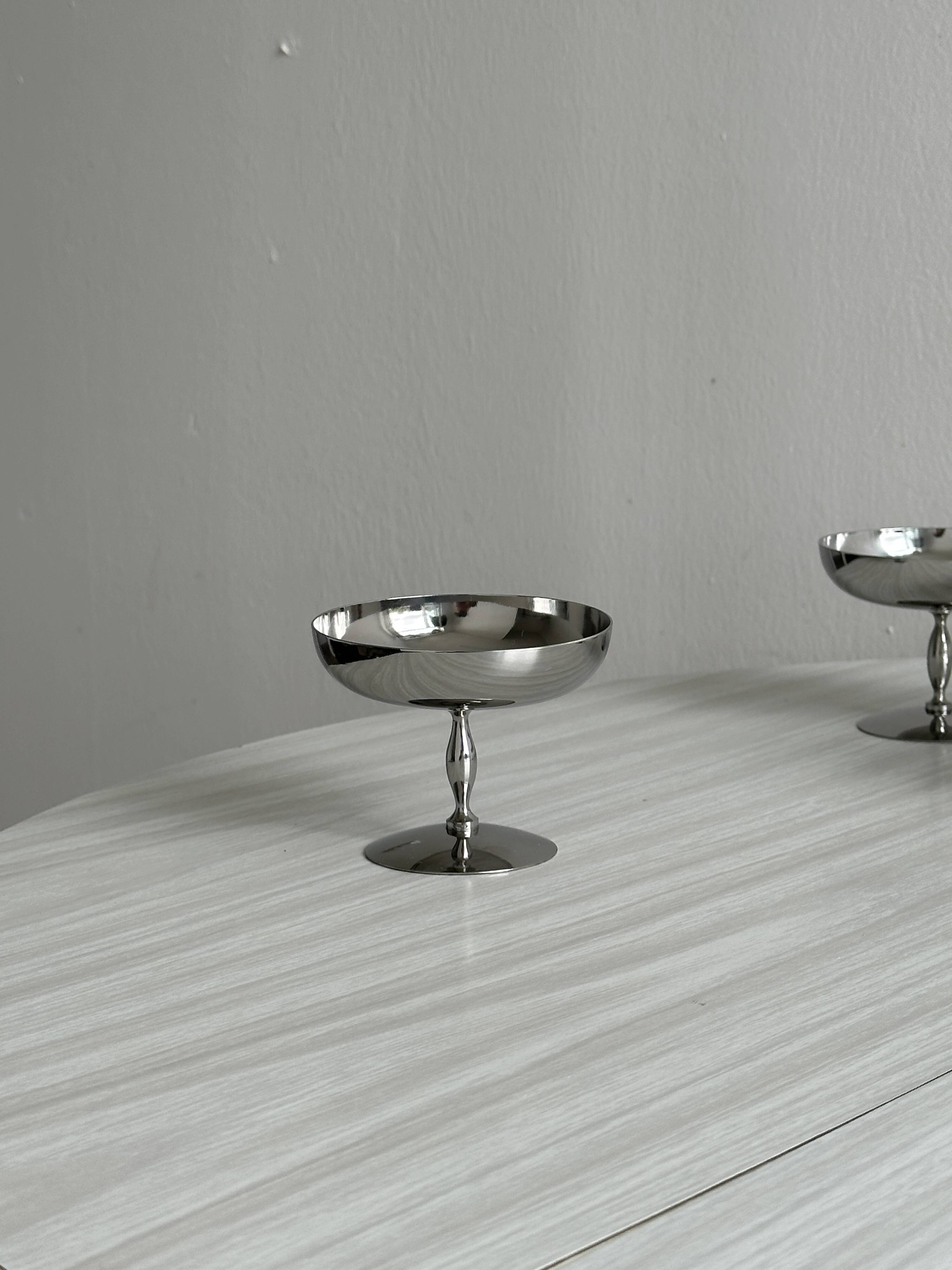 6 matte stainless steel footed bowls