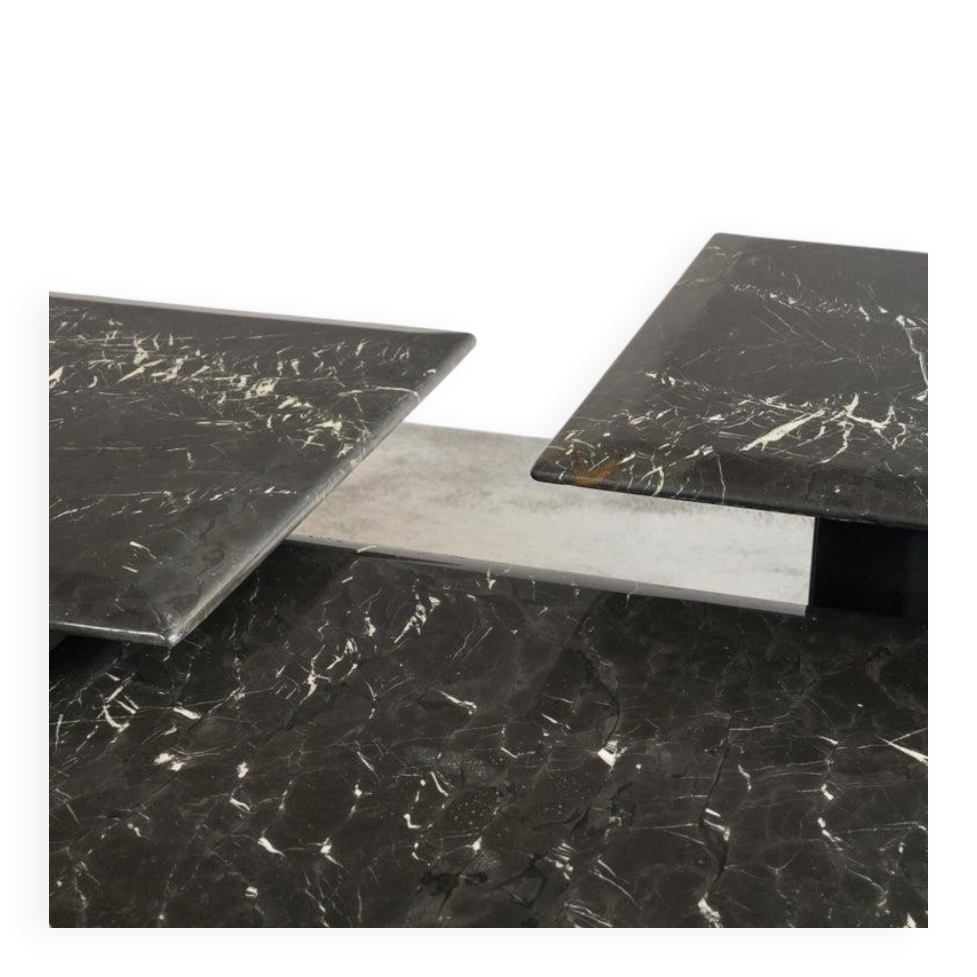 Set of 3 marble and lacquer coffee tables, 1970s.