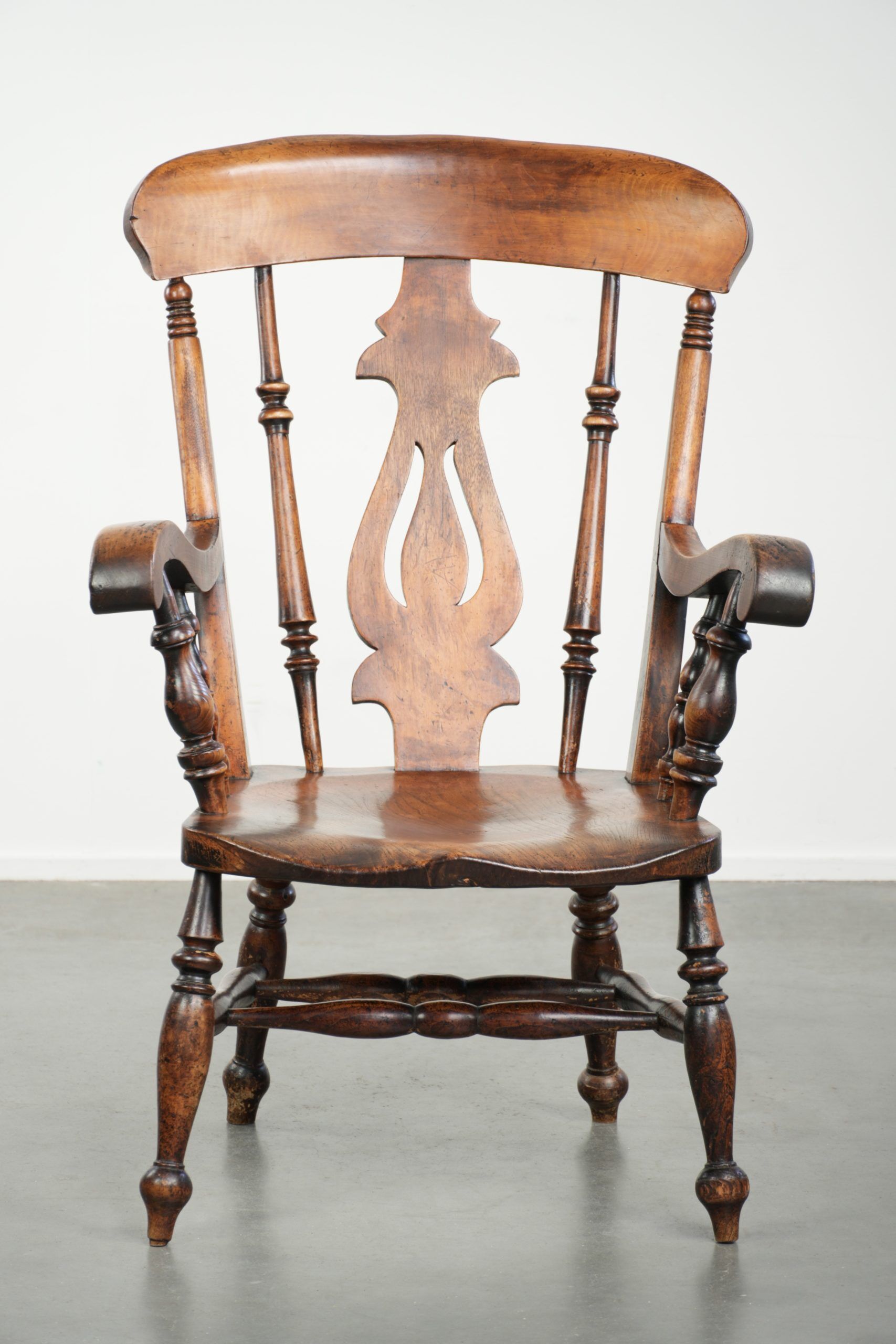 Antique English Windsor spindle chair from the early 19th century