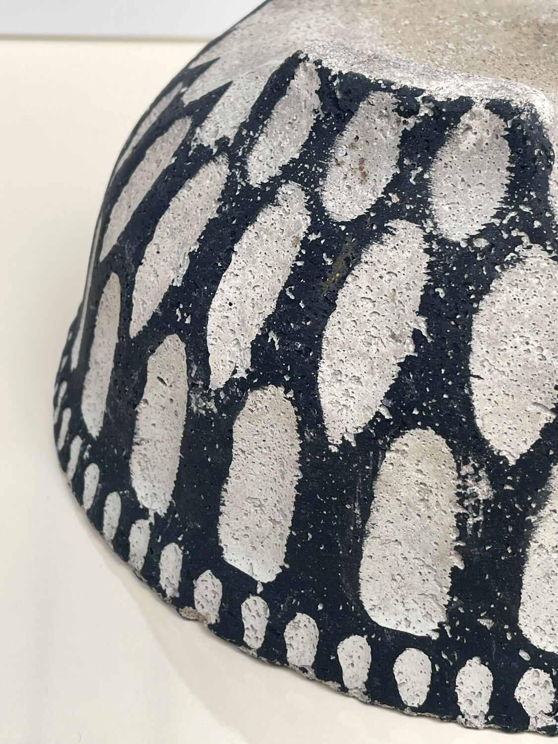 Cache-pot or planter in cement - tripod, brutalist - 1950