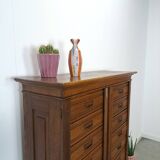Antieke oude houten archief ladekast