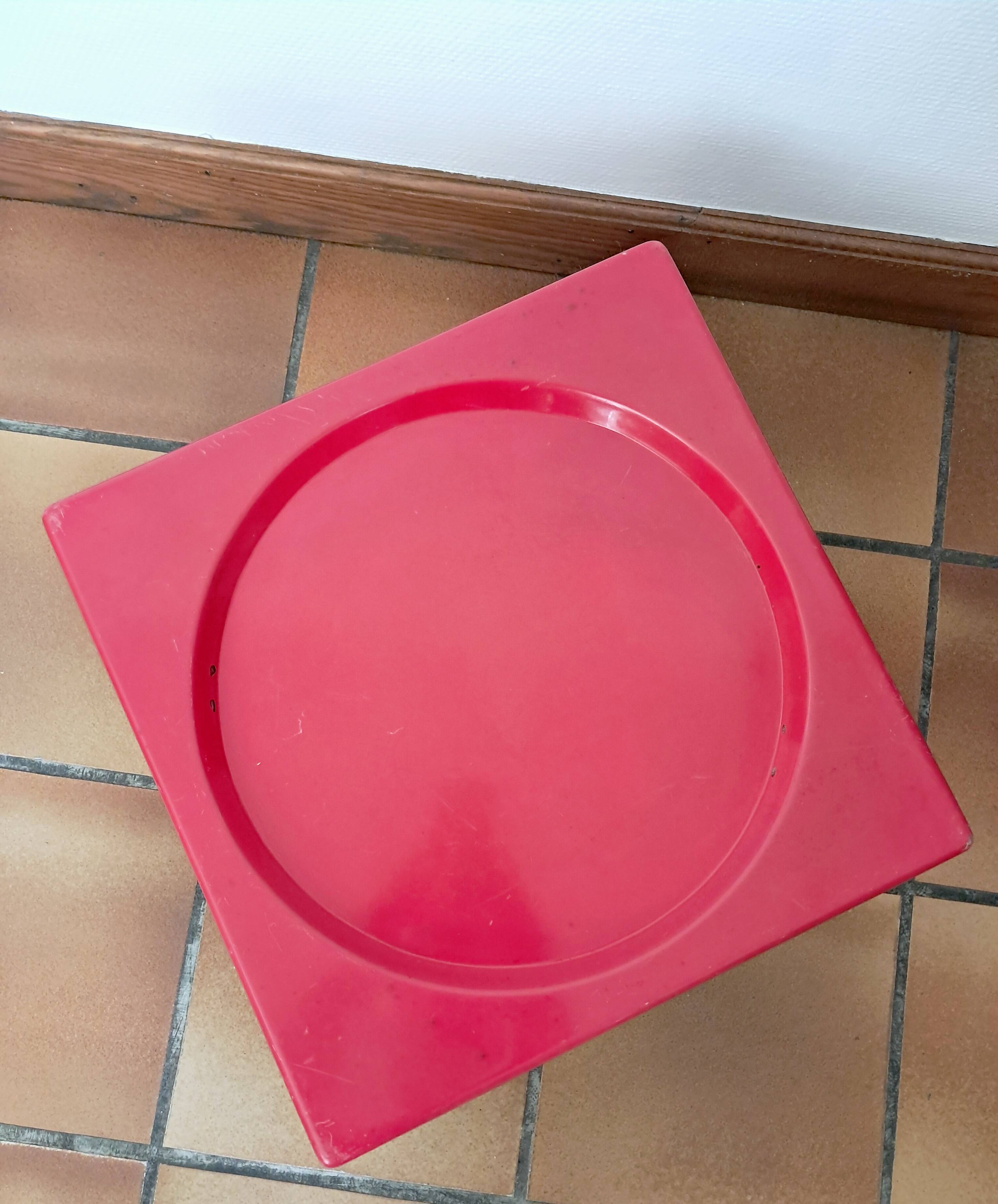 Red table OZOO. Marc Berthier for Prisunic. 1970