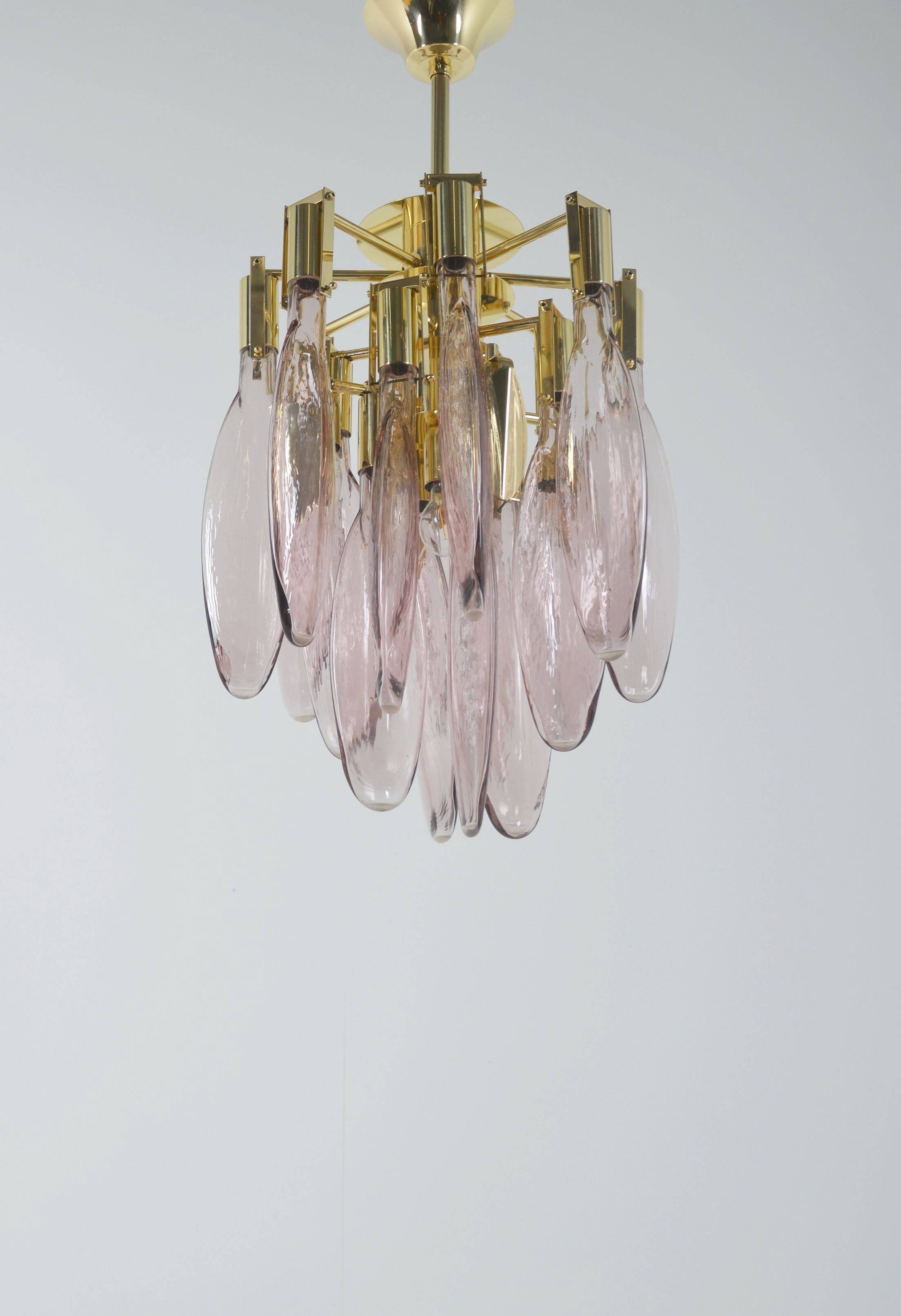 Italian chandelier in brass with tear-shaped Murano glass, 1970s