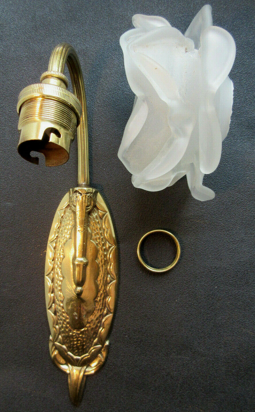 Art Deco applied in gilded bronze - rose glass with 13 petals