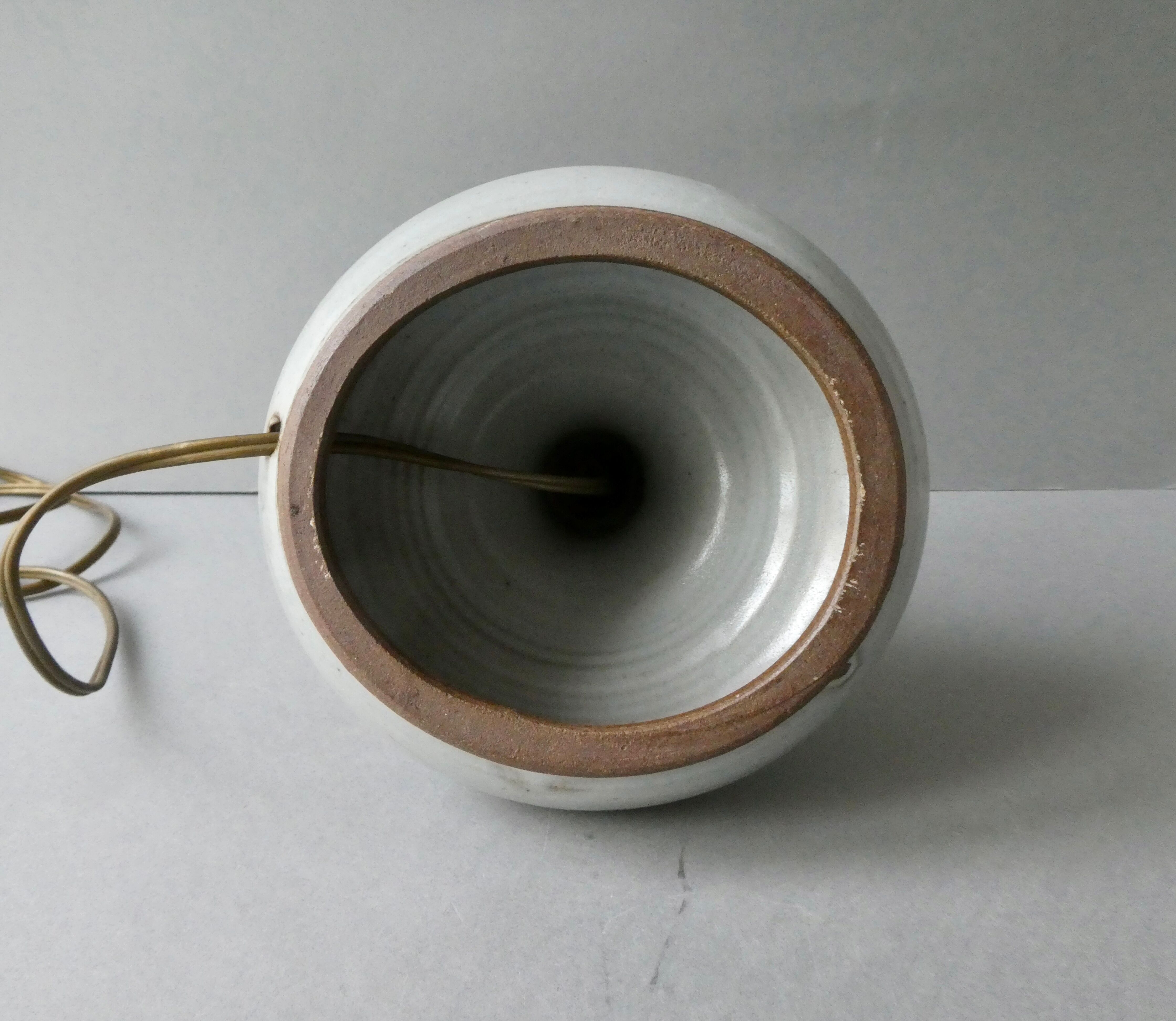 Lampe en grès ton gris bleu des années 70