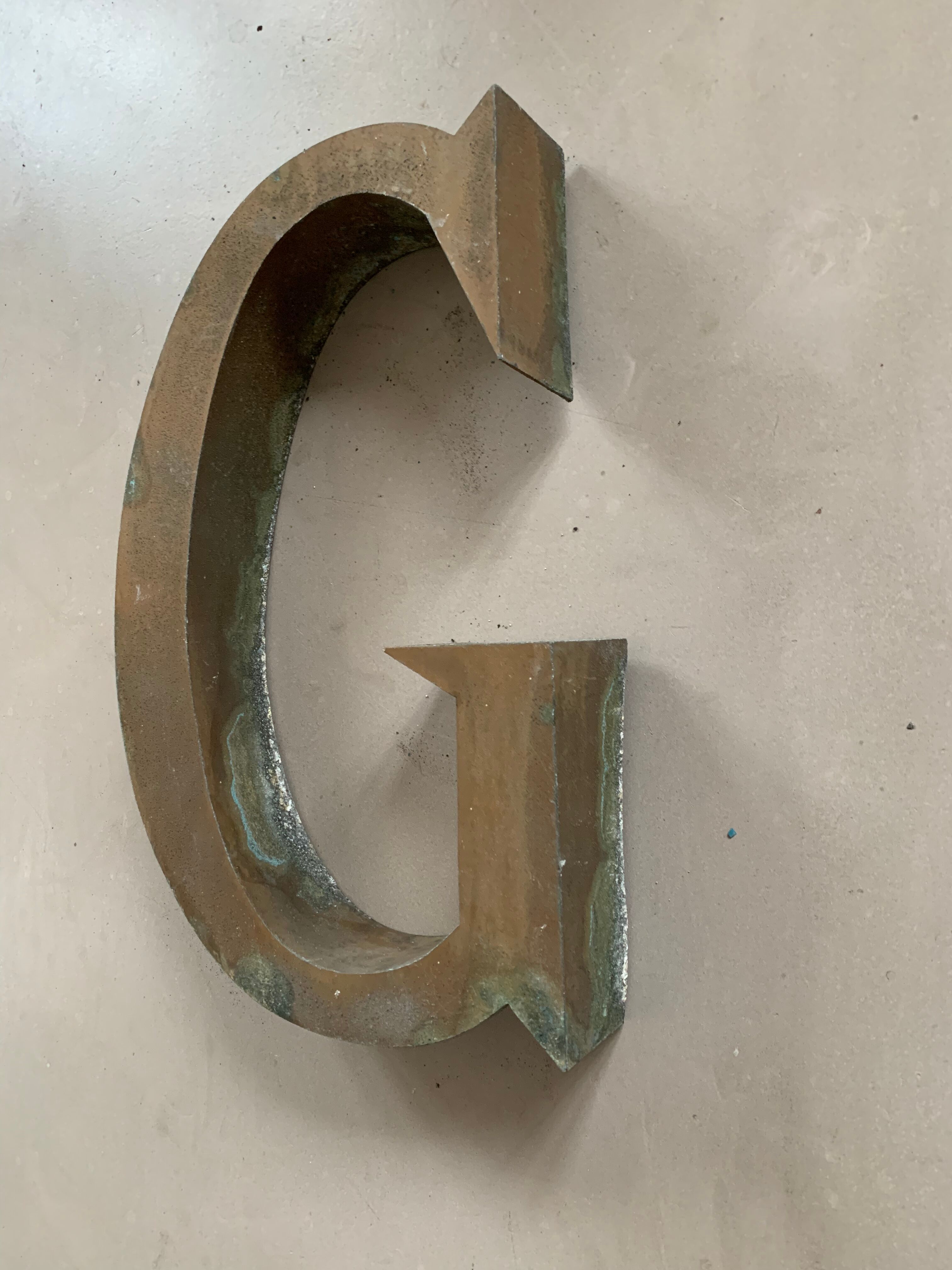 Old sign letter G