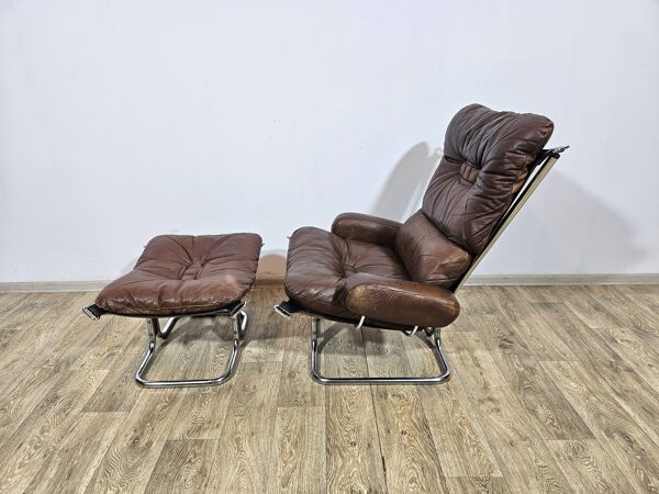 Fauteuil avec repose-pieds, Westnofa, ''Fauteuil à ailes et repose-pieds'', conçu par