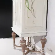 Rare small 17th century Dutch (nursery) cushion cabinet oak white painted