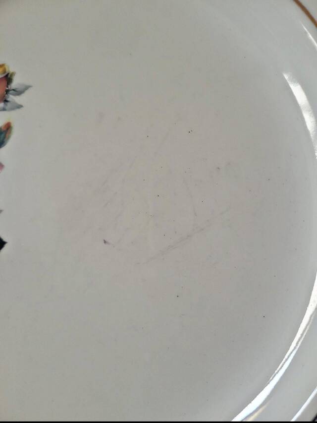 6 Gien Gardanne dinner plates, pink and yellow, with gold trim