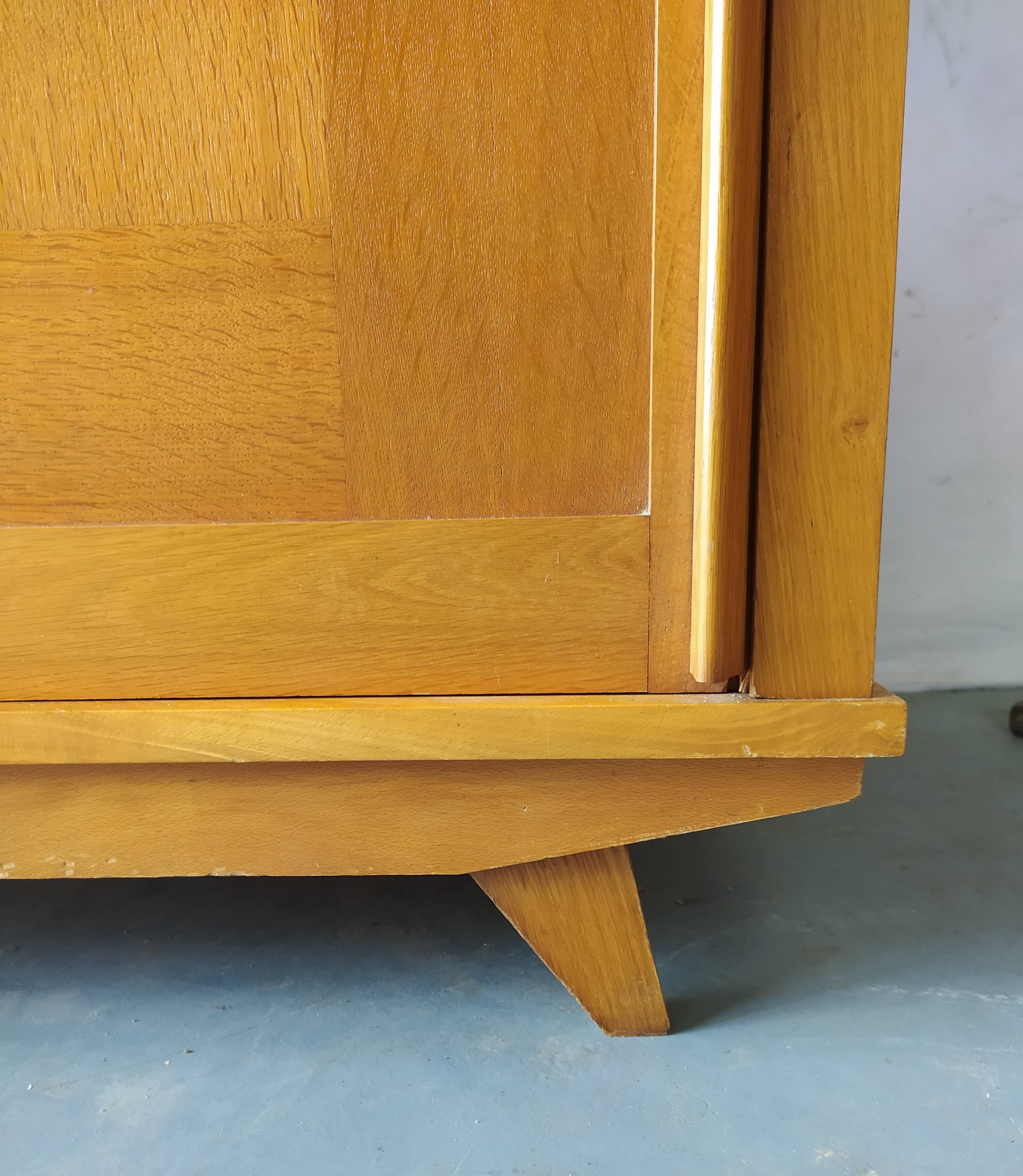 Wardrobe compass foot sliding doors