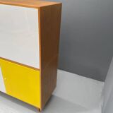 Armoire U-450 en placage de chêne, variante jaune et blanc, Jiří Jiroutek pour Inte