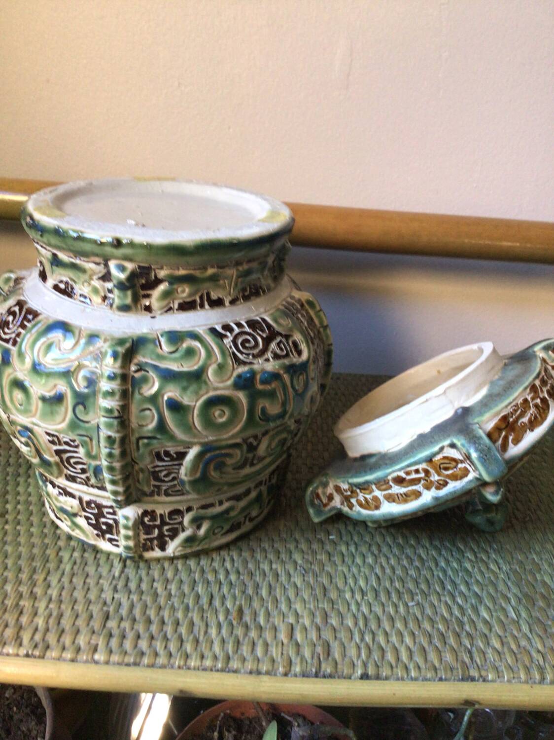 Stoneware pot with Asian decor