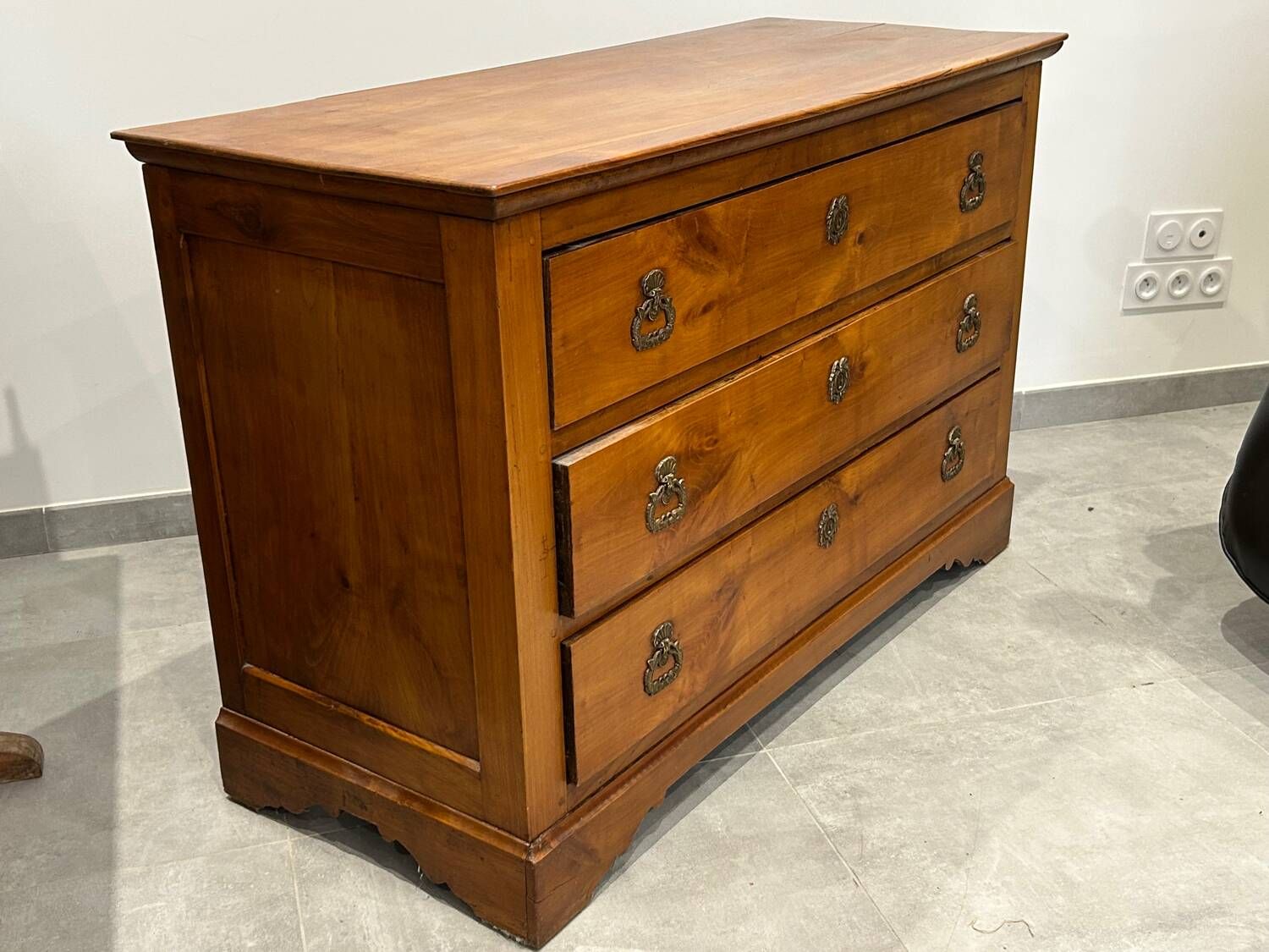 Natural wood chest of drawers called pantalonniere