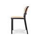 Chaise coloré aspect cannage rétro