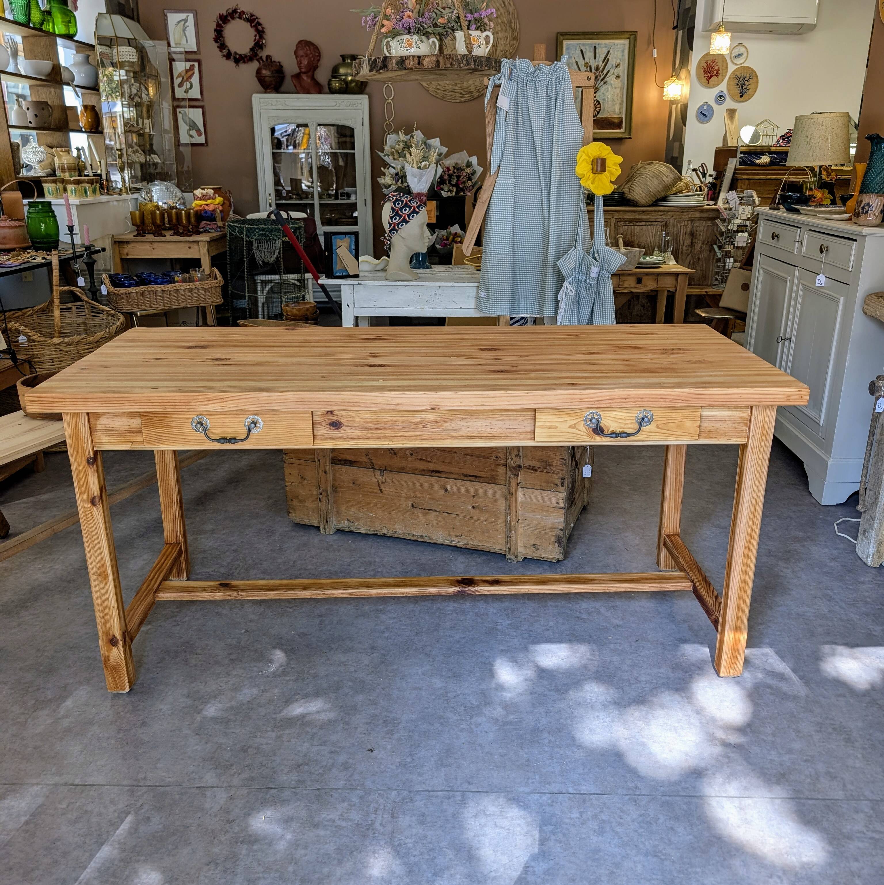 Farmhouse table with spacer base