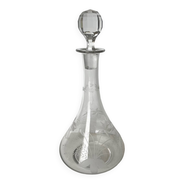 Carafe en verre gravé