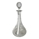 Carafe en verre gravé
