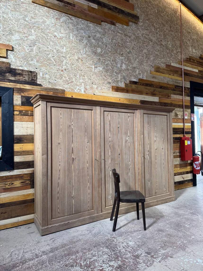 Large workshop wardrobe in pitch pine - Early 20th century