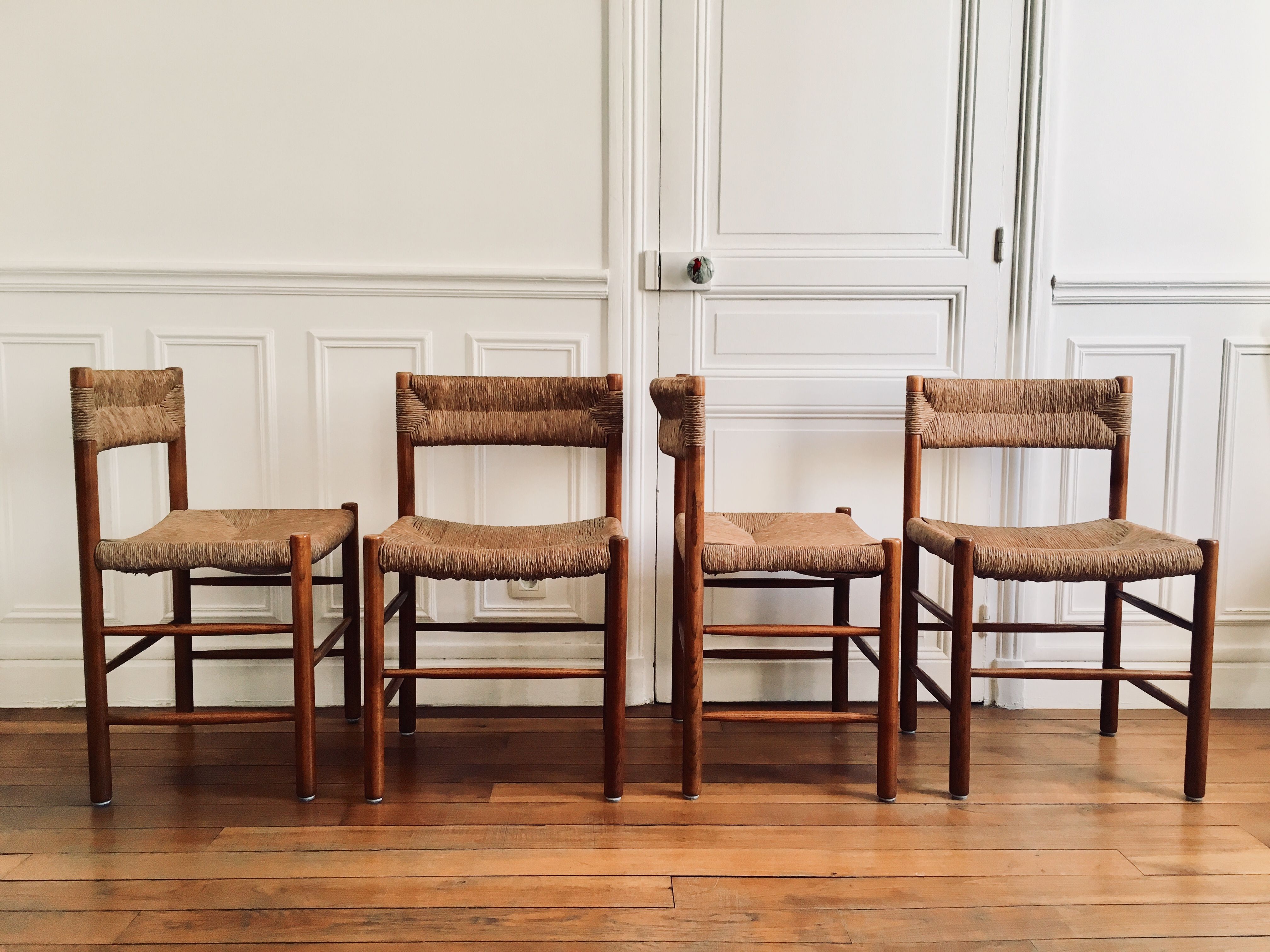 Chaises modèle Dordogne édité par Sentou