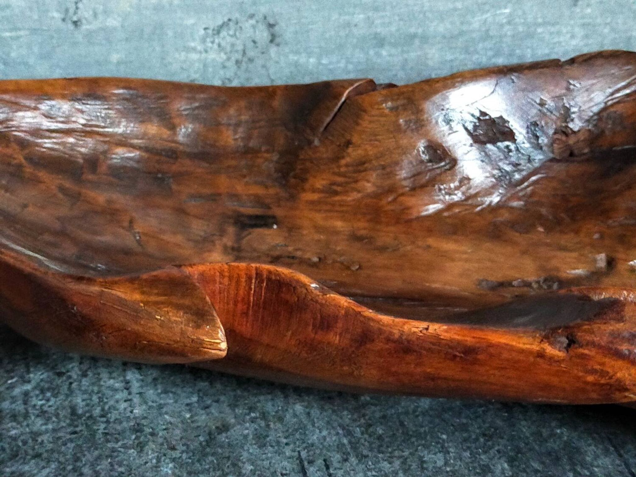 Coupe feuille en bois massif sculptée XXL ancienne