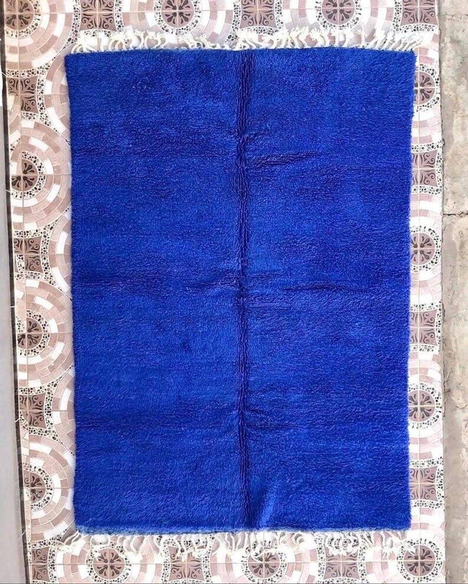 Tapis en laine pure bleu majorelle taille 150 x 250 cm