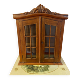 Display case to put down