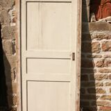 Closet door or reserve and its frame